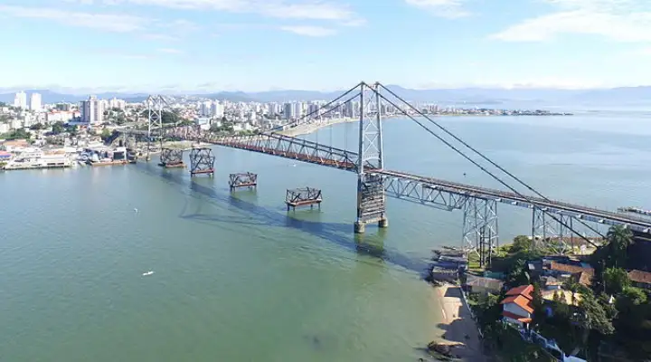 Ponte Hercílio Luz em Florianópolis, Santa Catarina, Brasil